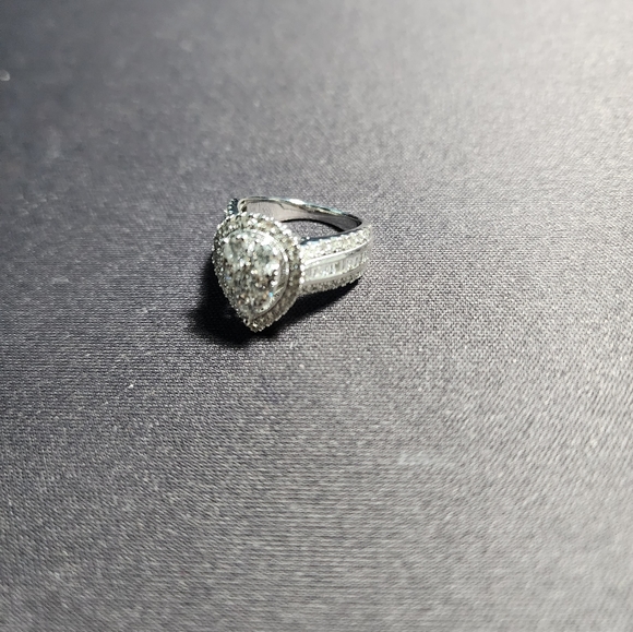 Diamond Engagement Ring Size 7 - Picture 7 of 10